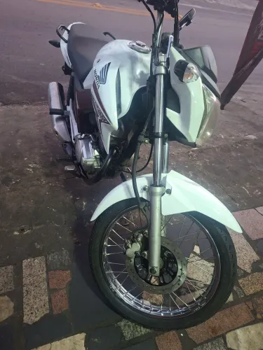 Vendo titan 150cc ano 13/14 117.474 KM rodados