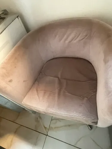 Poltrona com pés inox