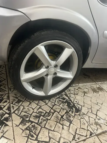 Rodas aro 17 com pneus 195/45