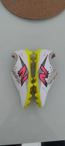 Chuteira infantil New balance campo
