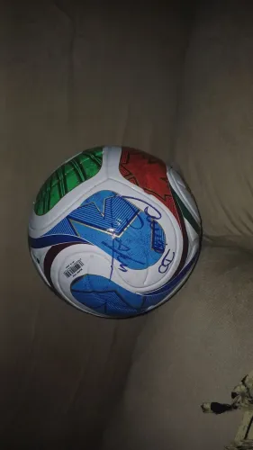 Bola Trionda Autografada pelo Cafu