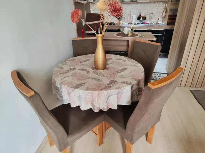vende-se mesa redonda 90x90