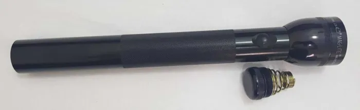 Lanterna MAG-LITE 4D 2 xenon lamps. SEM USO SEM MARCAS.