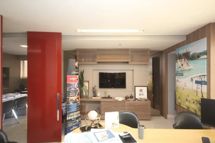 SALA COMERCIAL MOBILIADA COM 81M² E 3 VAGAS NO VILA DA SERRA