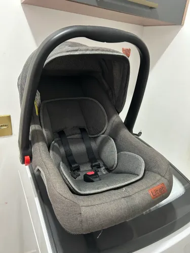 Vendo bebê conforto (unissex)