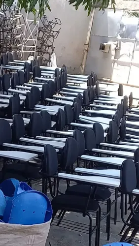 Cadeira escolar almofada com braço em mdf