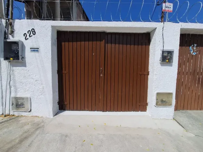 Casa 3 quartos, 2 suítes, 2 salas, cozinha, área serviço, 2 vagas, R$1.600,00