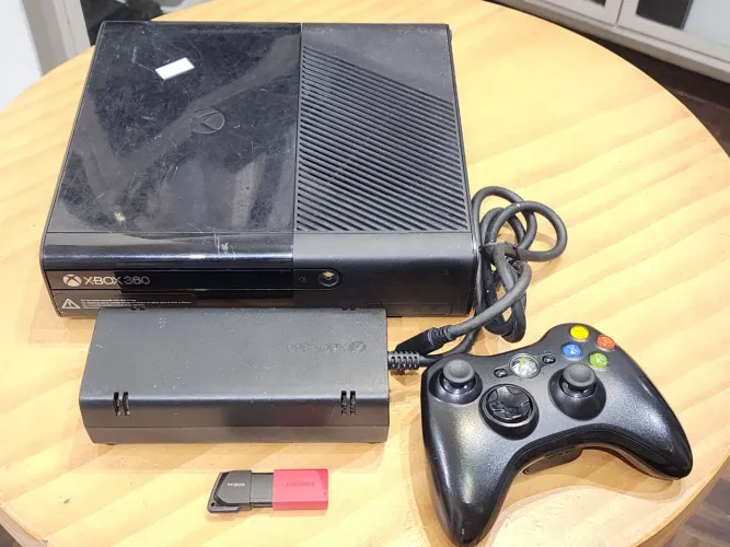 Xbox 360 s.slim 120gb com 1 controle