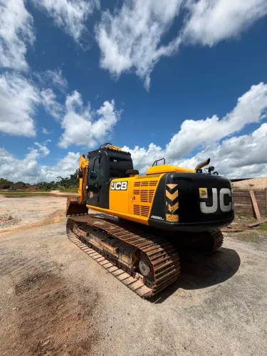 Escavadeira JCB 2023 3mil hrs