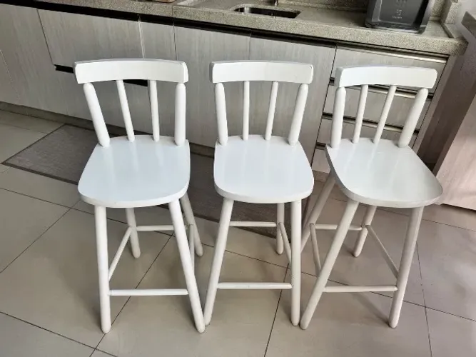Vendo 6 Banquetas brancas