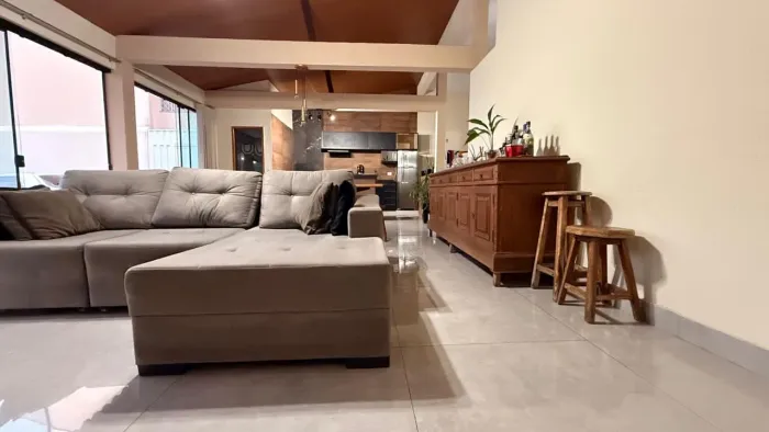 Vendo Linda casa com piscina no jd Shangrila -Londrina -pr