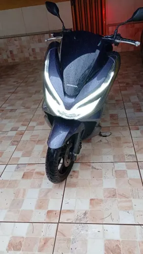 Vendo ou troco por carro moto muito nova ZAP *