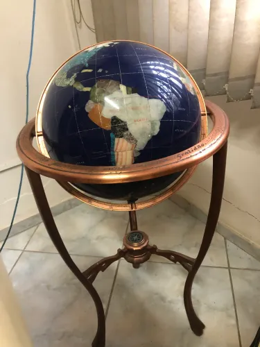 Globo terrestre ornamental