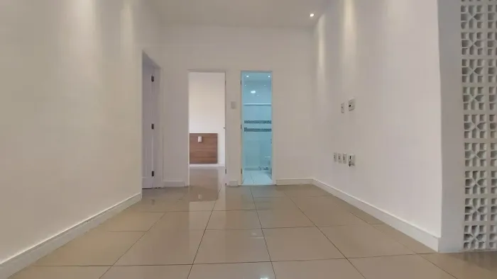 Rua Dona Maria,, rua tranquila , poucos minuntos anadando até o Shoping Tijuca