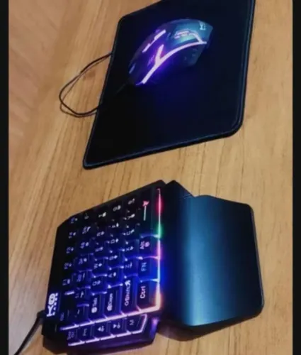 Mouse e teclado de uma mão