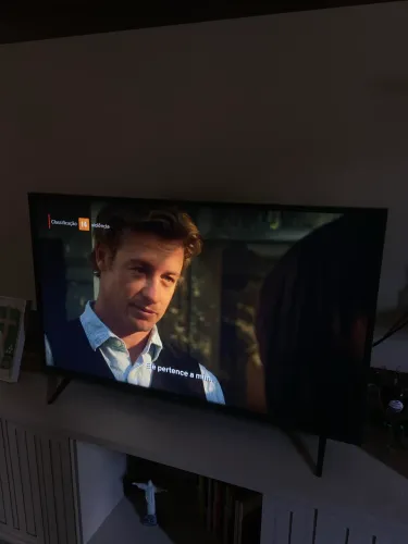TV LG 43" Smart muito conservada
