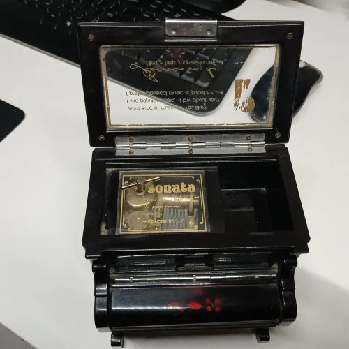 Porta joias que toca bem antigo raridade pra colecionadores