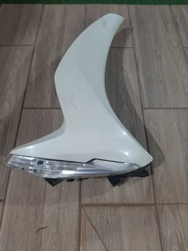 Lateral esquerda da Biz com lanterna original da Honda 