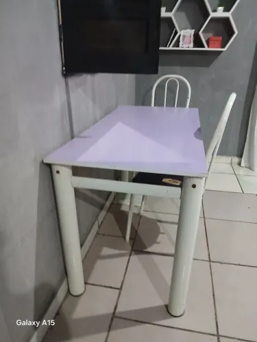 Mesa com 2 cadeiras 