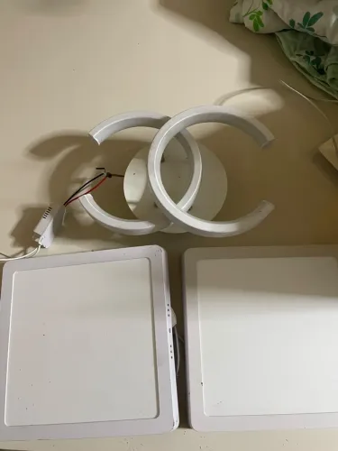 Mini lustre e 2 lâmpadas de sobrepor