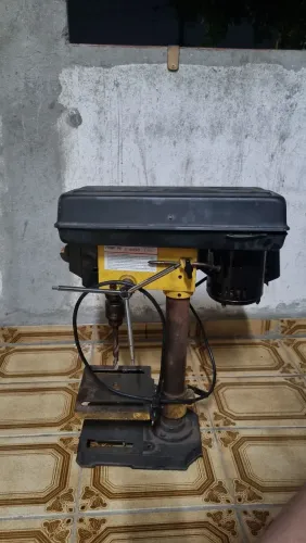 Furadeira de bancada Ferrari