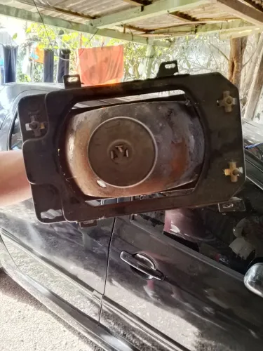 Vendo roda 14 de ferro furacão Ford e farol Gol lado esquerdo