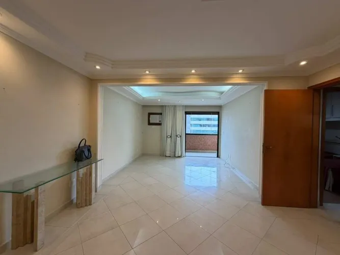 Apartamento com 3 Dormitórios à Venda, 173m² | Embaré