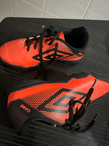 Chuteira Umbro Futsal Quadra Tam. 32 - R$ 70