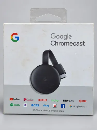 Chromecast com cabo USB e caixa