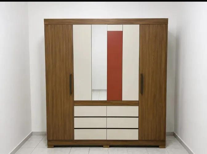 Guarda roupa semi novo 