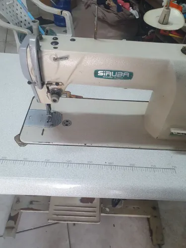 Máquina de costura SIRUBA 