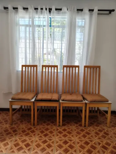 Mesa com 4 cadeiras