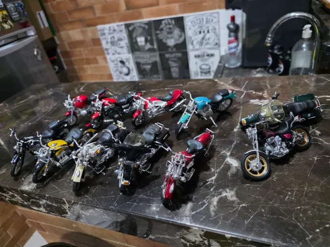 11 Miniaturas de motocicletas usadas - Várias marcas