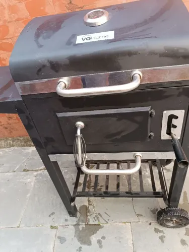 Churrasqueira portátil com rodas e duas abas laterais 