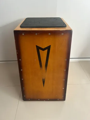 Cajón Pithy