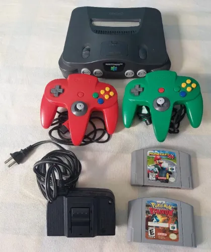 Console Nintendo 64 com controles e jogos - Pokémon, Mario Kart, etc