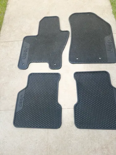 Tapetes Jeep compass de borracha - 1 mês de uso