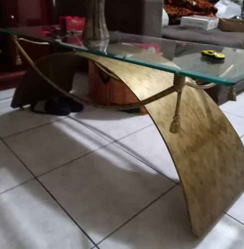 Mesa de centro de ferro com tampão de vidro