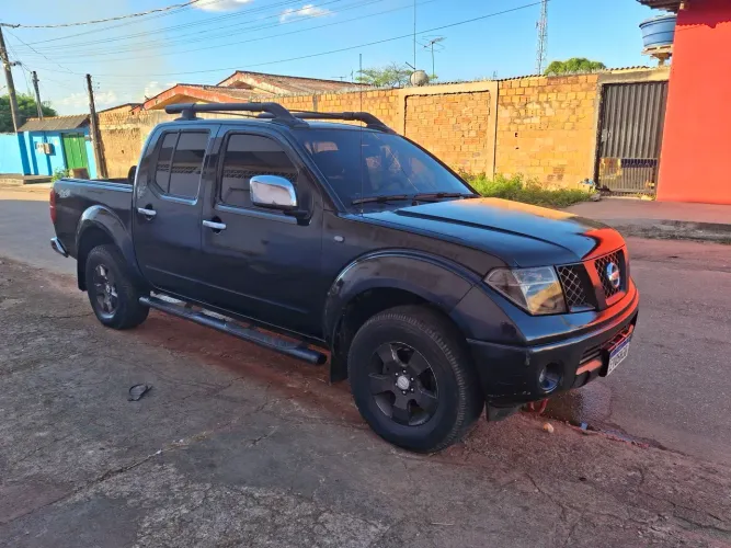 Nissan Frontier LE CD 4X4 2.5 TB Diesel Mec. 2012