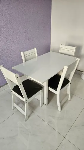 Conjunto Mesa de Jantar 4 Cadeiras