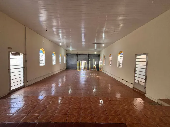 Casa Comercial à Venda, 3 dormitórios, 335m² por R$860.000 - Parque Industrial - São José