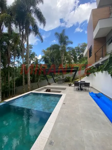 Casa térrea de alto padrão no Condomínio Reserva das Hortênsias Modernidade, conforto e n