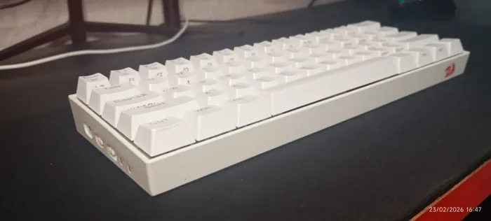 Teclado Red Dragon branco K530 mecânico