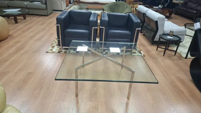 Poltrona, estrutura inox tapeçaria em couro natural,valor unitário,tenho 2 unidades 