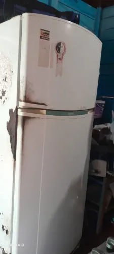 Vendo geladeira falta pintar