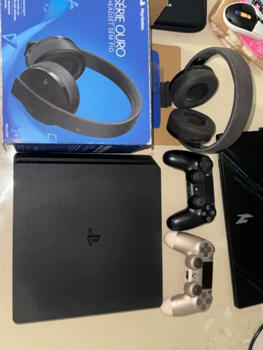 PlayStation 4 Slim 500GB + 2 Controles