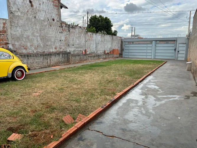 Terreno amplo com 2 kitnets 
