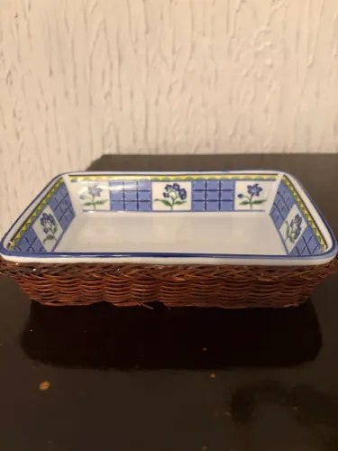 Travessa em porcelana com suporte