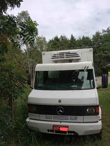 Mercedes Benz 710 PLUS 3/4 Baú Refrigerado
