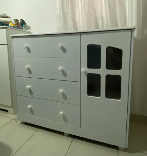 Comoda Branco 4 gavetas + cabideiro